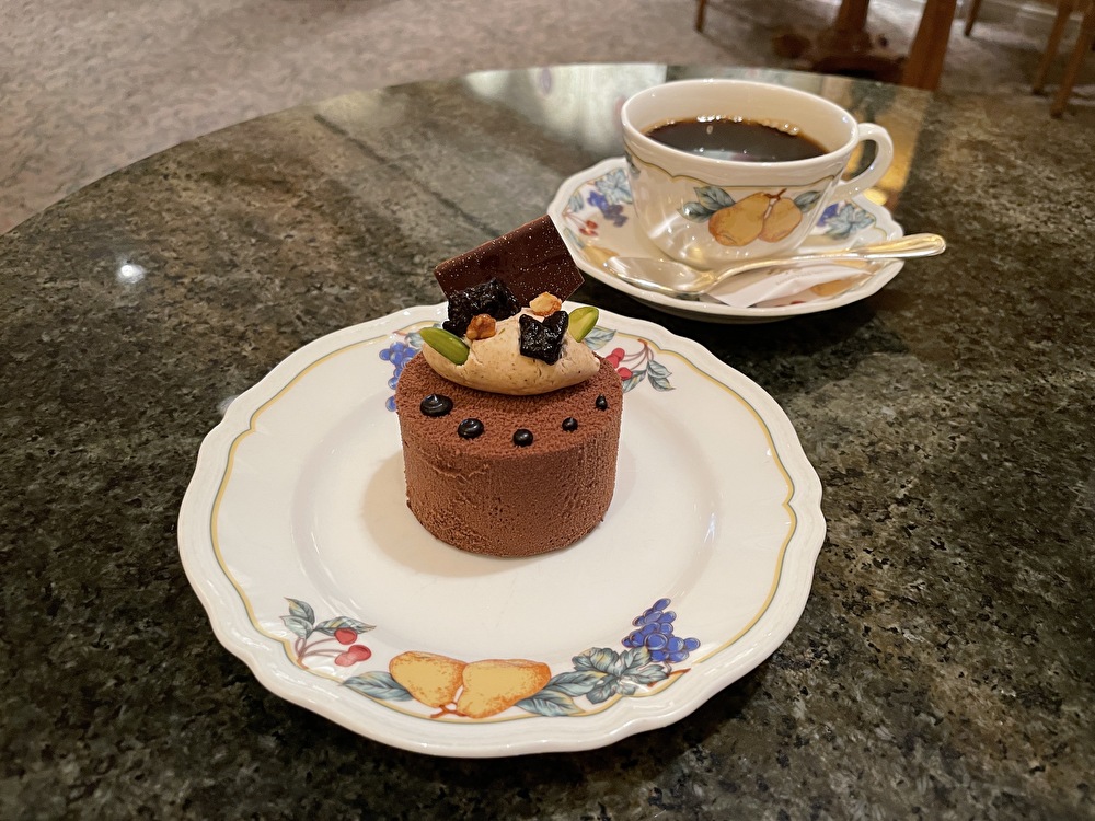 横浜ロイヤルパークホテル／ケーキショップ「コフレ」優雅なティータイム